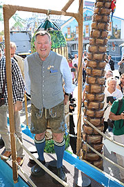 Auf dem Weg ins Dschungelcamp: Bürgermeister Josef Schmid(©Foto: Martin Schmitz)